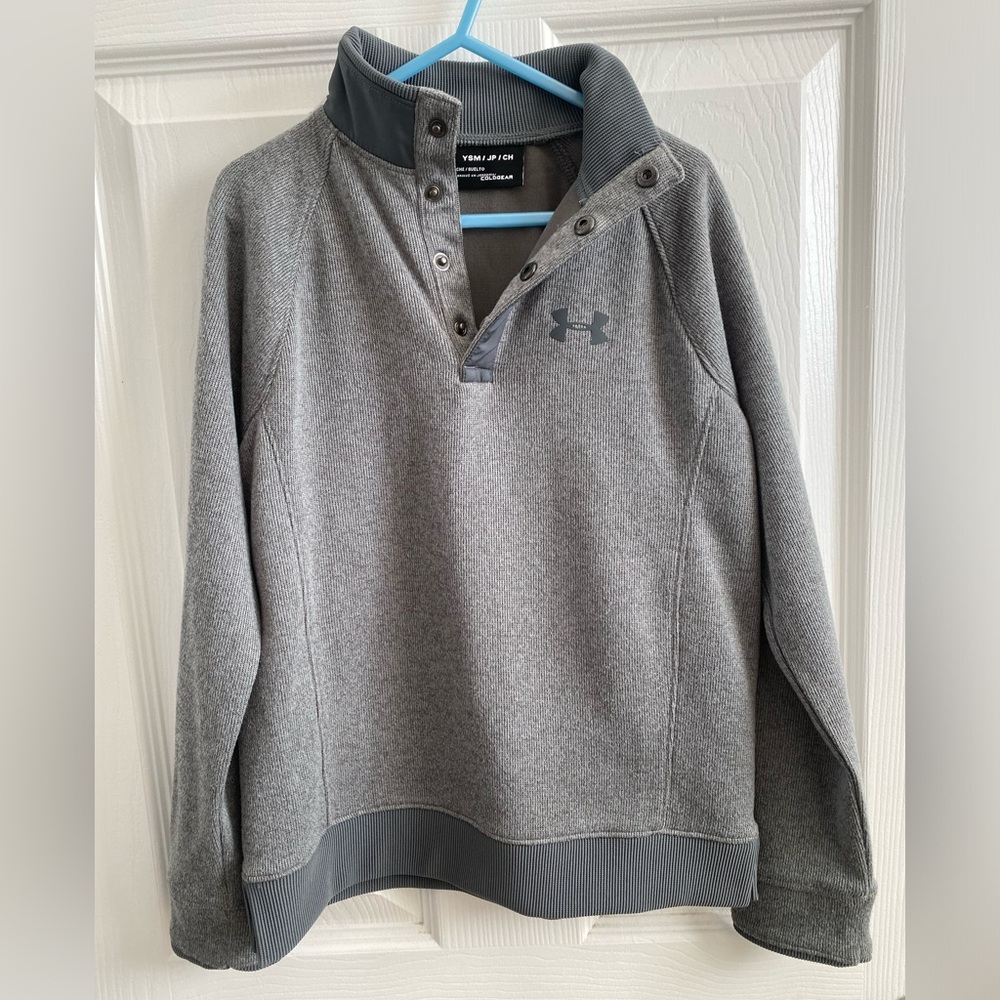 Under Armour Grey pull over sweatshirt Kids size small
